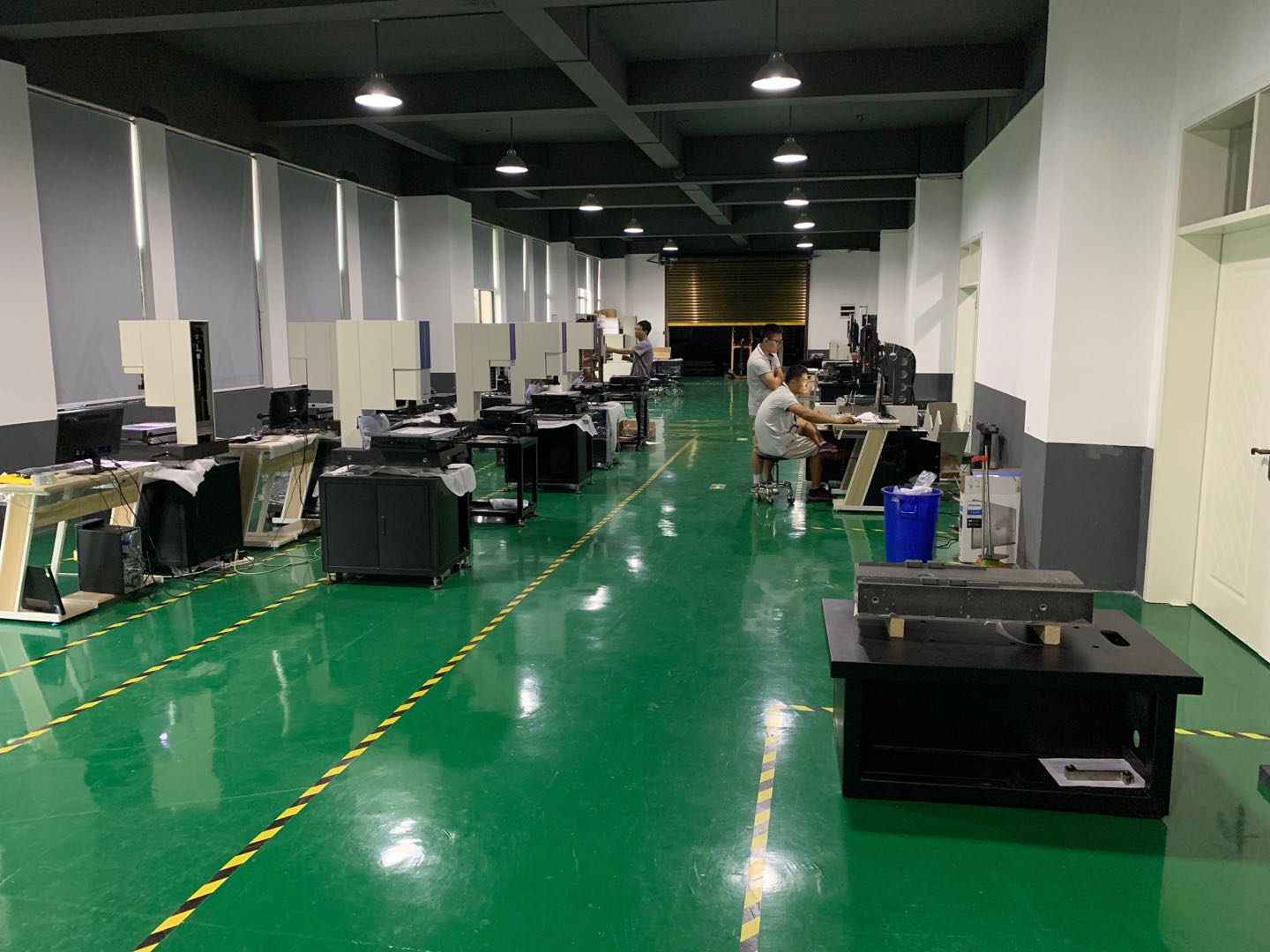 影像测量仪车间